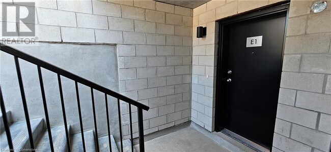 Building Photo - 410 Northfield Dr W