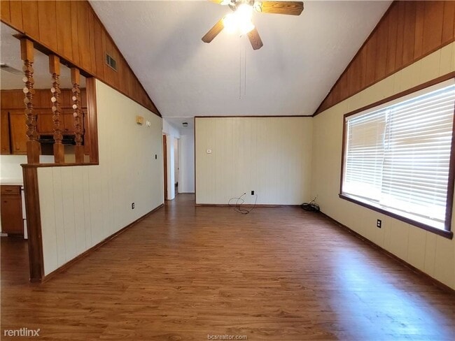 Building Photo - 2 br, 1 bath Duplex - 1316 - 1318 Airline ...