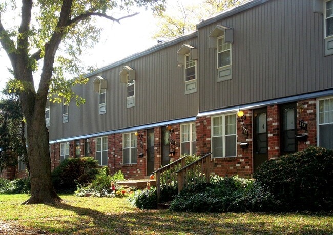 Interior Photo - Chez Paree Apartments and Townhomes