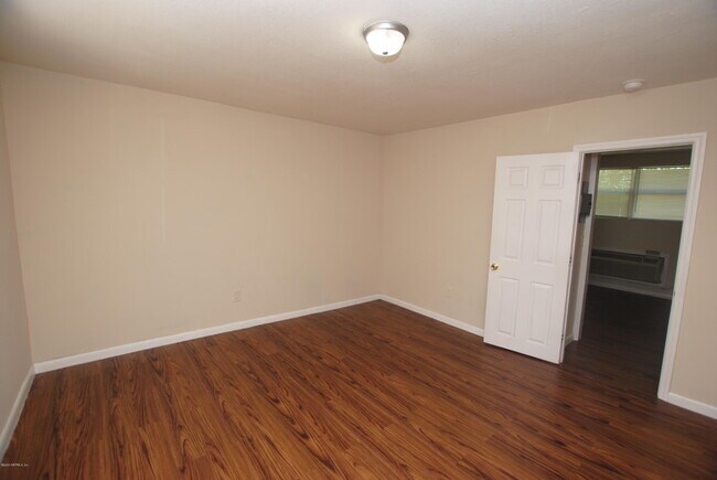 Building Photo - 2975 Dellwood Ave