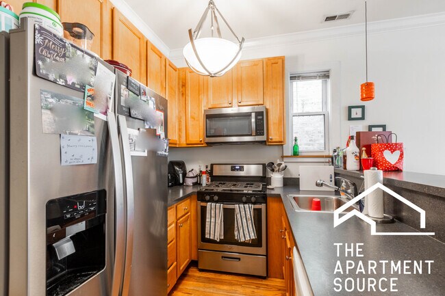 Photo - 1314 W Roscoe St Apartment