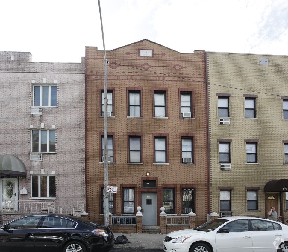 Building Photo - 142 Richardson St