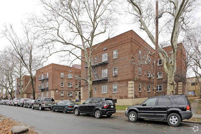 21101 42nd Ave - Bayside Manor
