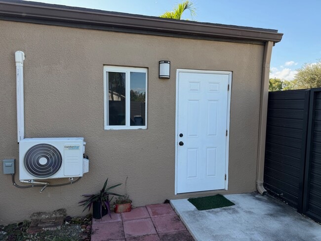 Foto del edificio - 14850 SW 158th St