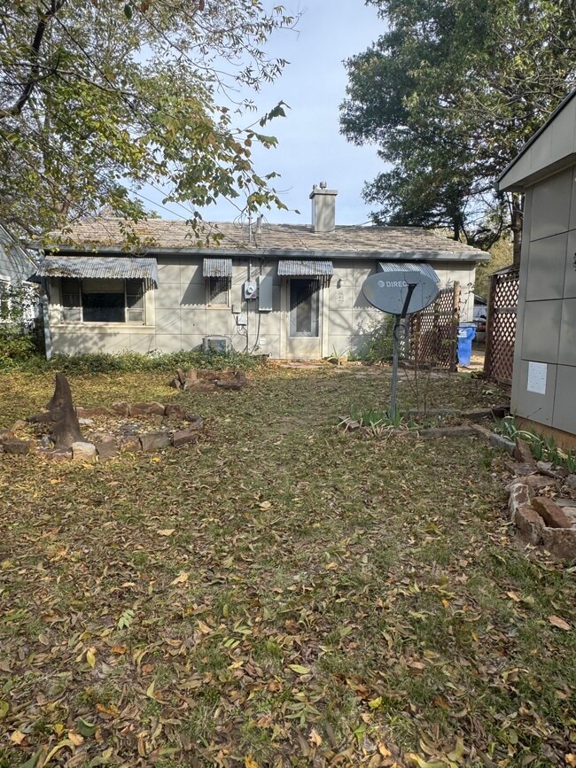 Building Photo - 2119 W Sherwood Ave