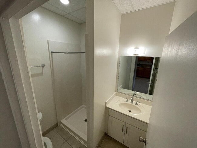 Building Photo - To register for the showing time below, note the 4 digit code: 3955 and click "APPLY NOW."(mobile...