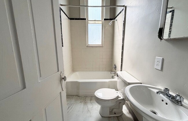 Building Photo - 3300 Jefferson Ave