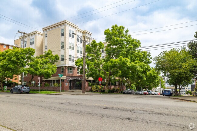 Context - 530 4th Ave W