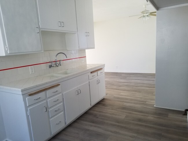 Building Photo - 342 Concord St