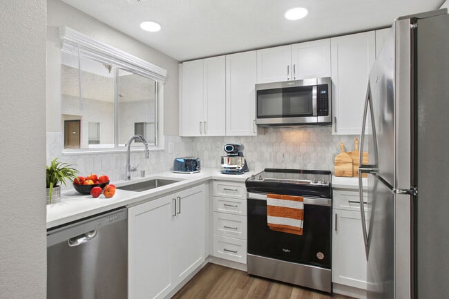 Building Photo - Stoneridge Apartments