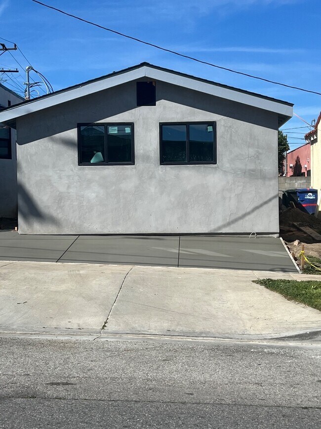 Building Photo - 3541 Homeland Dr