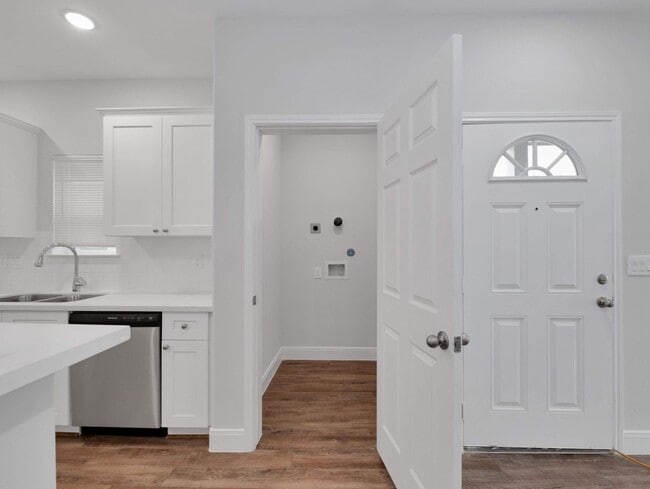 Foto del edificio - 430 Schmidt Rd