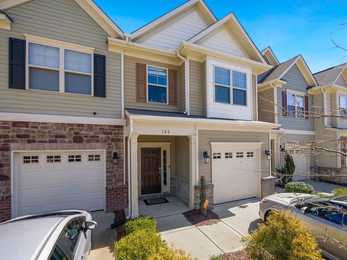 Primary Photo - Stylish and Spacious 3bd/2.5ba Townhome w/...