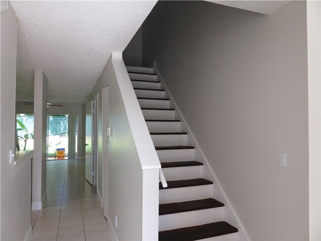 Foto del edificio - 9764 Kamena Cir