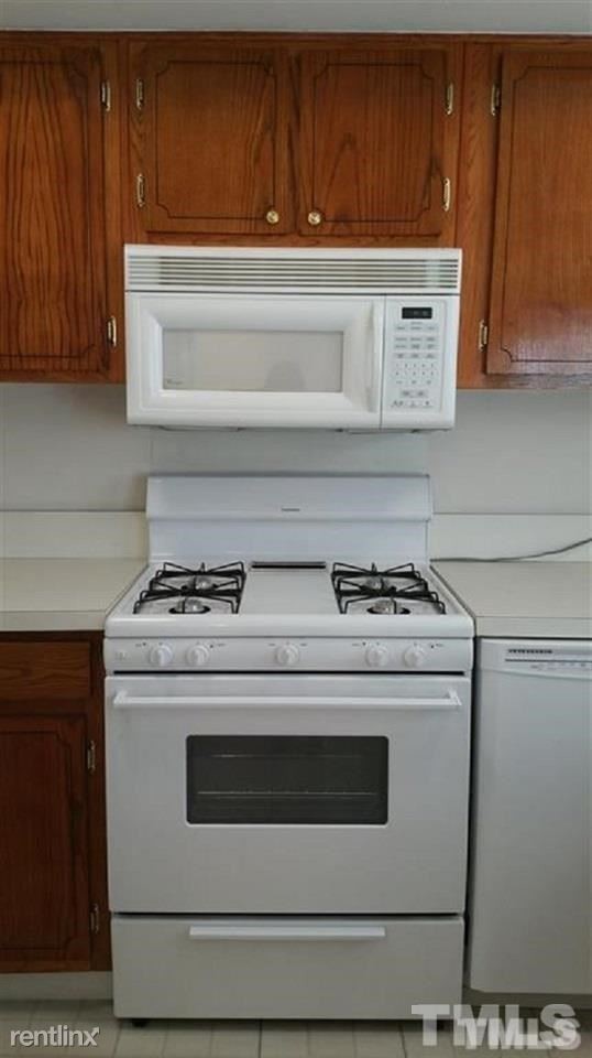 Foto del edificio - 3 br, 1.5 bath  - 3711 Jamestown Cir