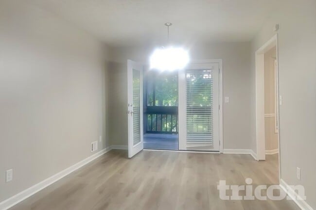 Building Photo - 2407 Windridge Dr NE