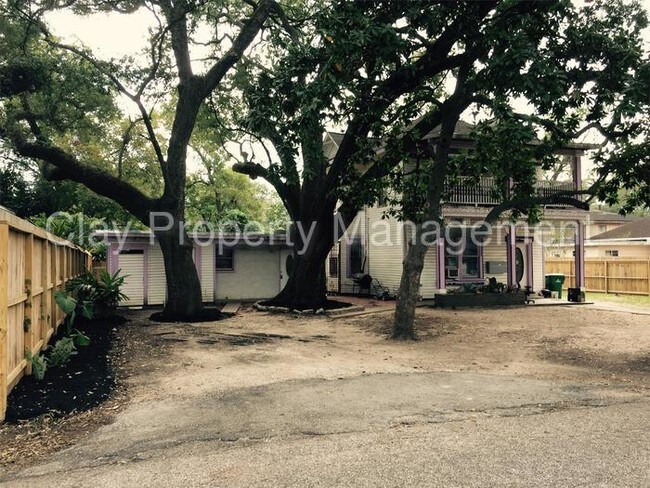 Building Photo - Studio Apt. in Alvin!