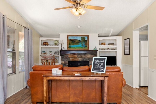 Foto del edificio - 705 Firefly Dr