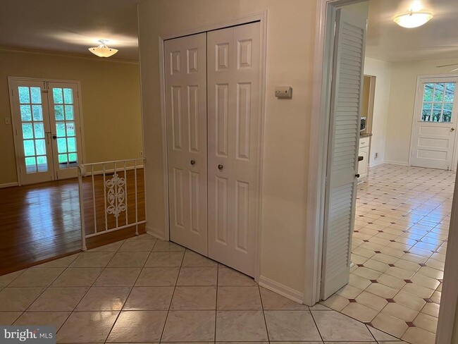 Foto del edificio - 2512 Lakevale Dr