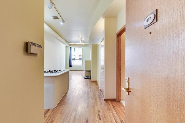 Building Photo - 910 S Michigan Ave