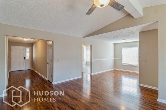 Foto del edificio - NOW AVAILABLE! 8036 Mactavish Way W, Jacks...