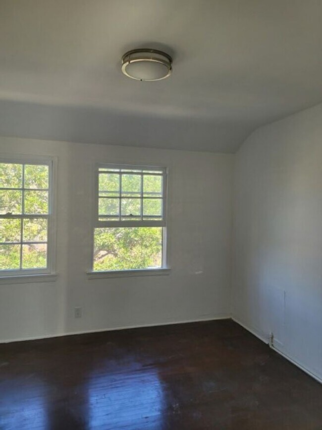 Building Photo - h6101