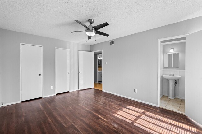 Building Photo - 7714 Renwick Dr