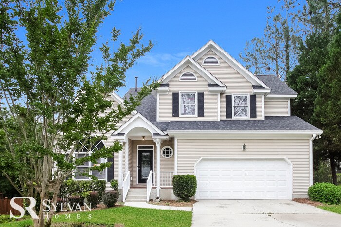 Primary Photo - Stunning 3bed/2.5 bath Home