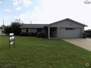 988 Victoria Dr