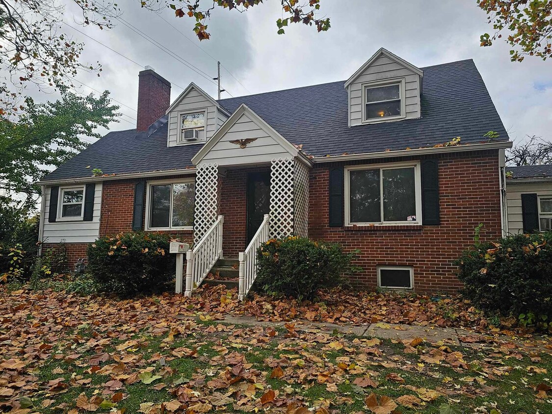Primary Photo - Spacious and updated single-family home!