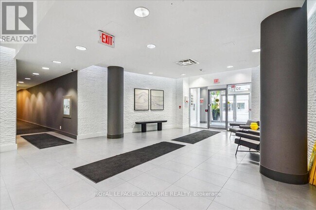 Photo du bâtiment - 1005 King St W