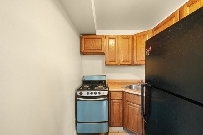 Building Photo - 2610 W Balmoral Ave