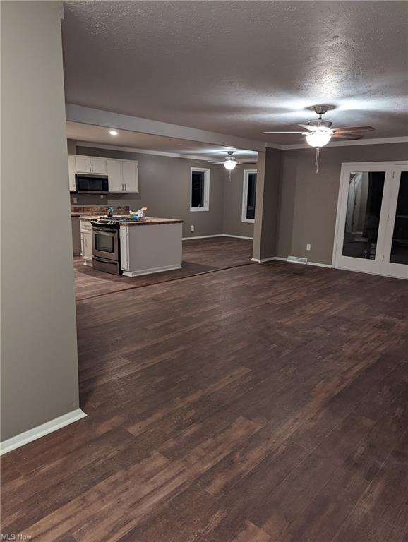 Foto del edificio - 6483 Harris Rd