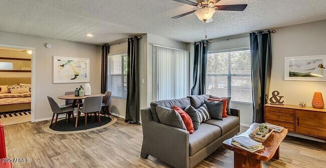 Foto del edificio - 445 S Dobson Rd