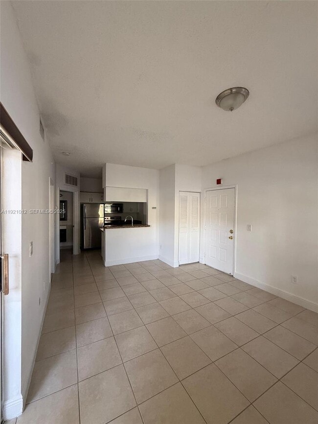 Foto del edificio - 18348 NW 68th Ave