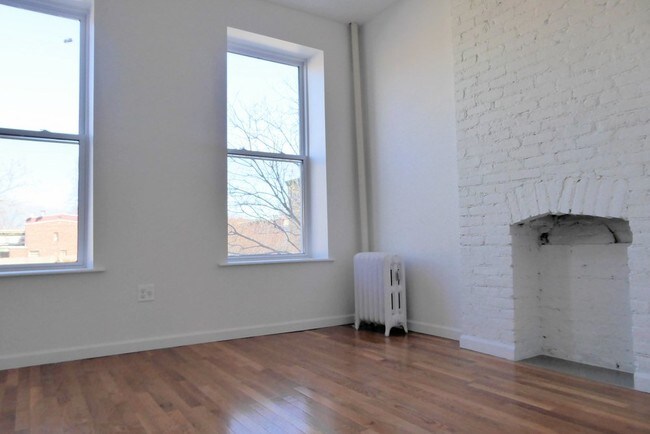 Foto del edificio - 150 Patchen Ave