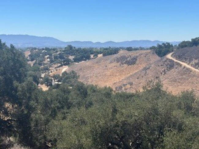 Building Photo - Beautiful Views and Private!!!