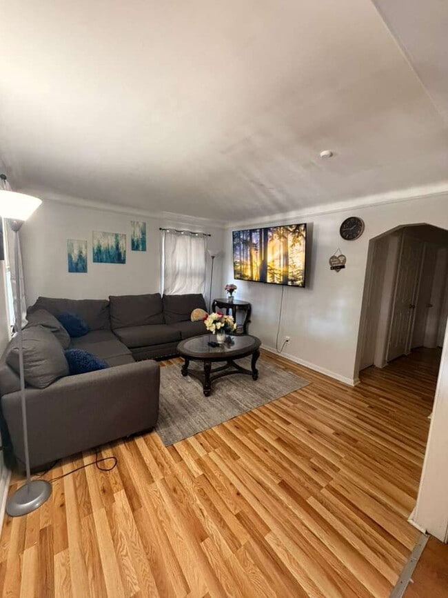 Foto del edificio - 24800 Dunning St