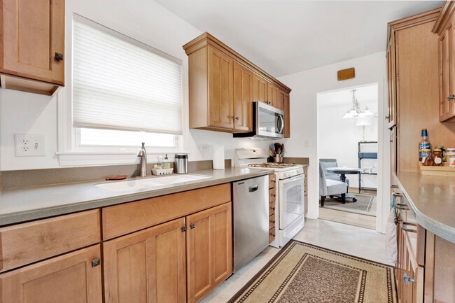 Building Photo - 340 S Lodge Ln