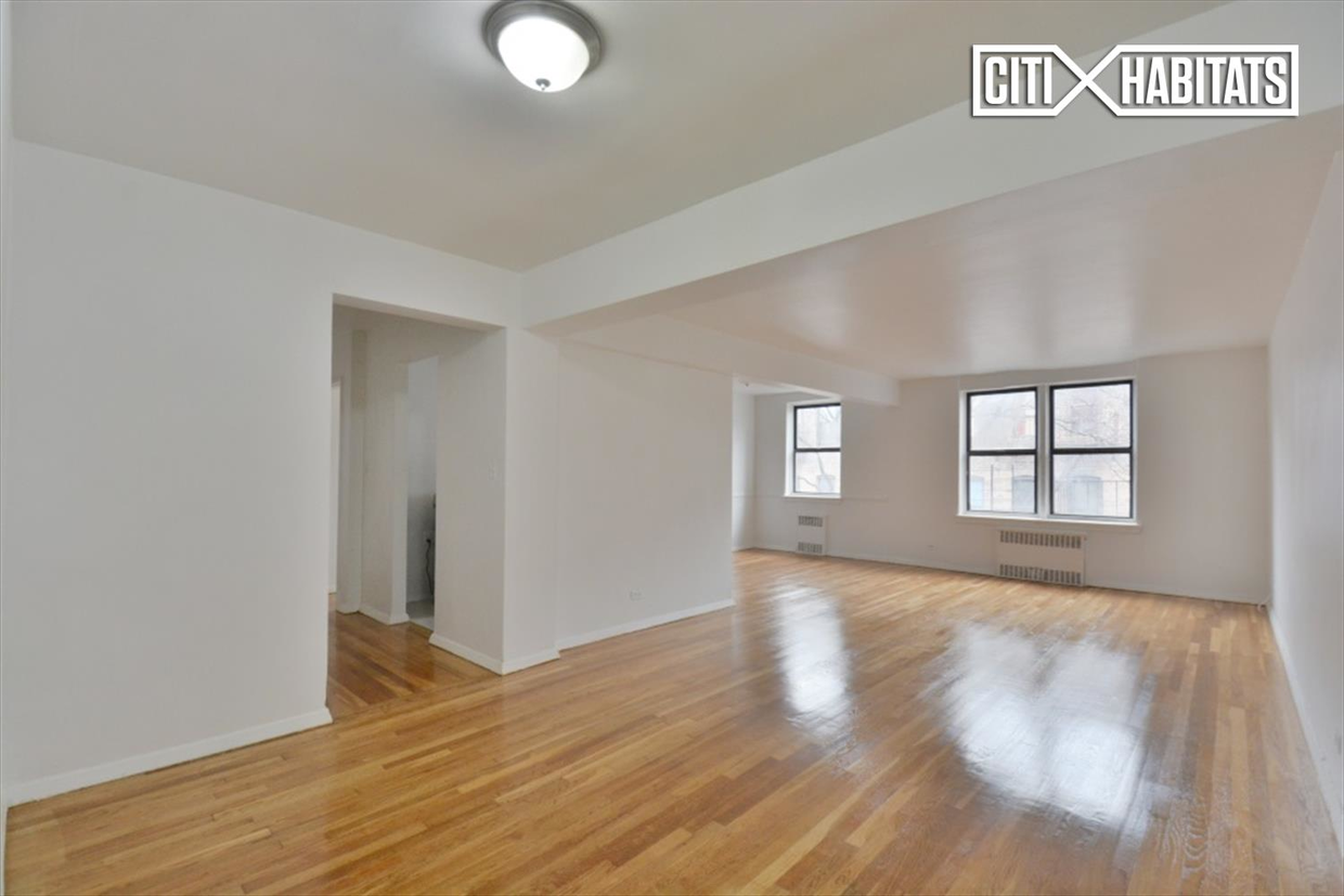 Foto principal - 2420 Morris Ave