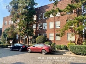 Building Photo - 321 Boylston Ave E