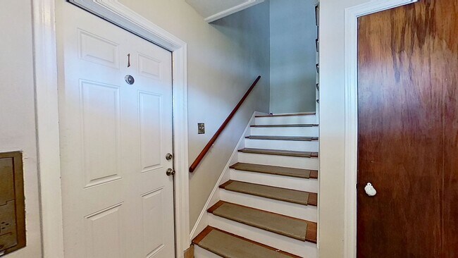 Foto del edificio - Cute and Charming Renovated Apartment!