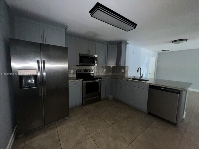 Foto del edificio - 5801 Riverside Dr
