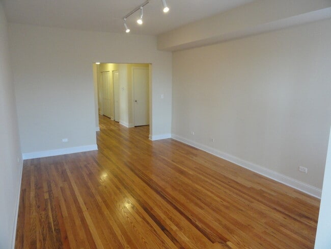 Building Photo - 4846 N Drake Ave
