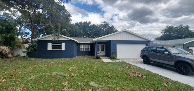 Foto del edificio - Gorgeous 4-Bedroom, 2-Bathroom Pool Home i...