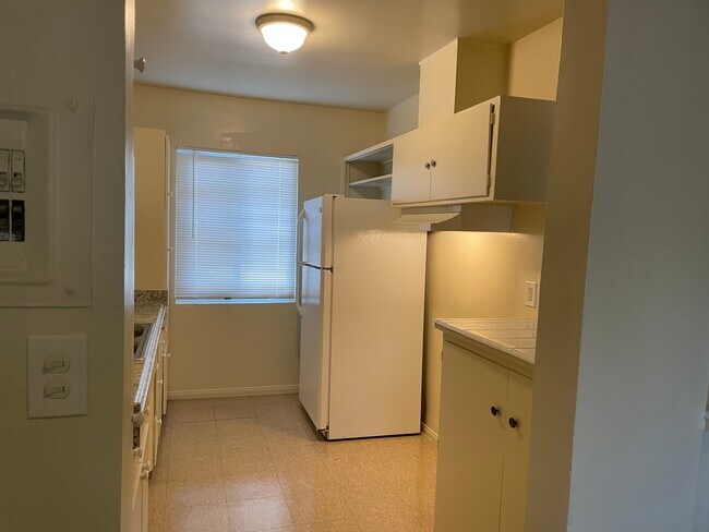 Foto del edificio - 1302 E Kingsley Ave