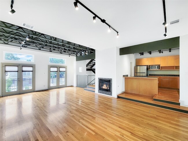 Building Photo - 321 E 20th St