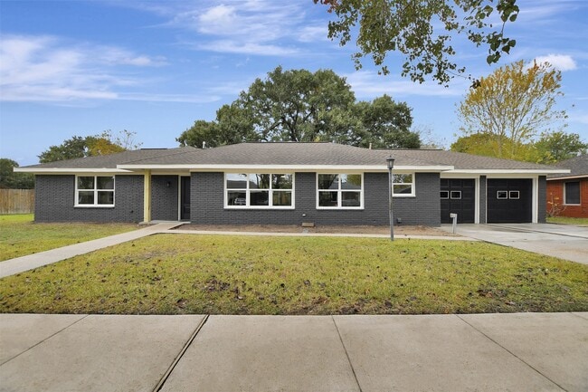 Building Photo - 1914 Monroe Dr