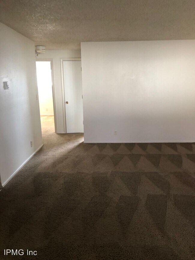 Building Photo - 292-294 Azalea Dr