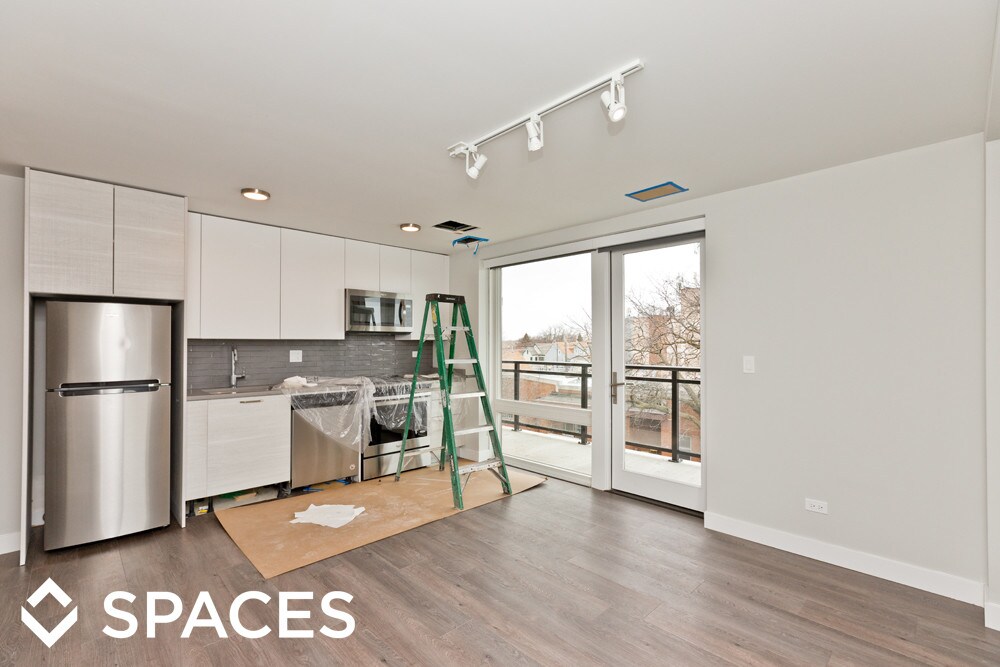 Foto principal - 2407 W Eastwood Ave